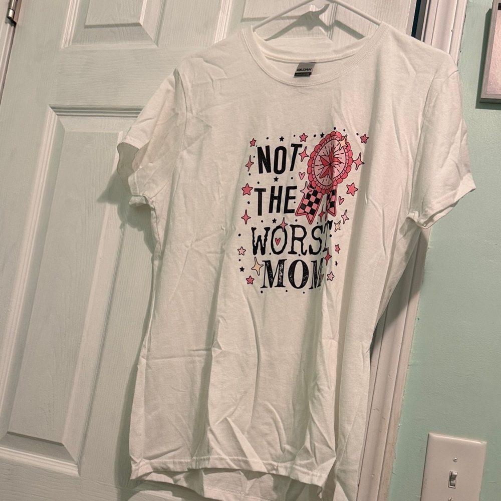🌹Gildan White T-Shirt with Pink and Black Graphic. Not the worst mom. NWOT